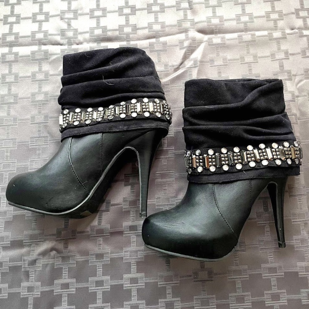 Dollhouse Stiletto Size 6